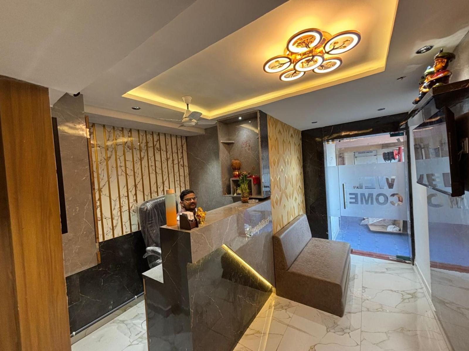 Hotel Phoniex Ahmedabad Exterior photo